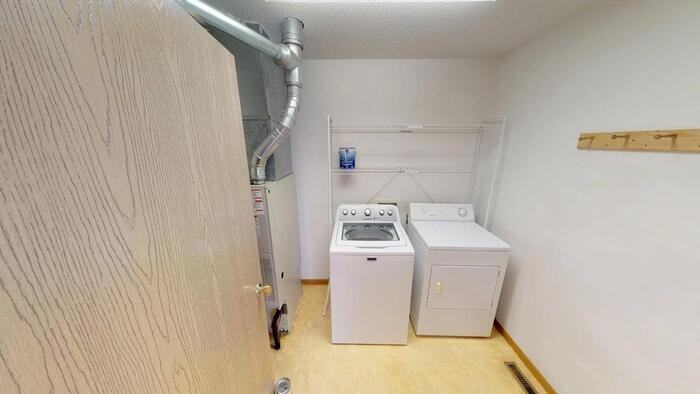 306 S 13th St - Photo 3 of 20