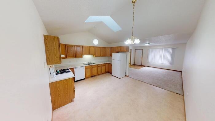 306 S 13th St - Photo 4 of 20