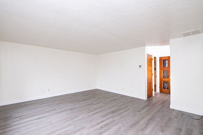 3725 Se Jackson St - Photo 4 of 13