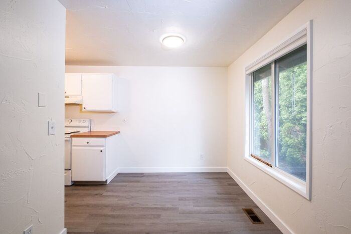 3725 Se Jackson St - Photo 7 of 13