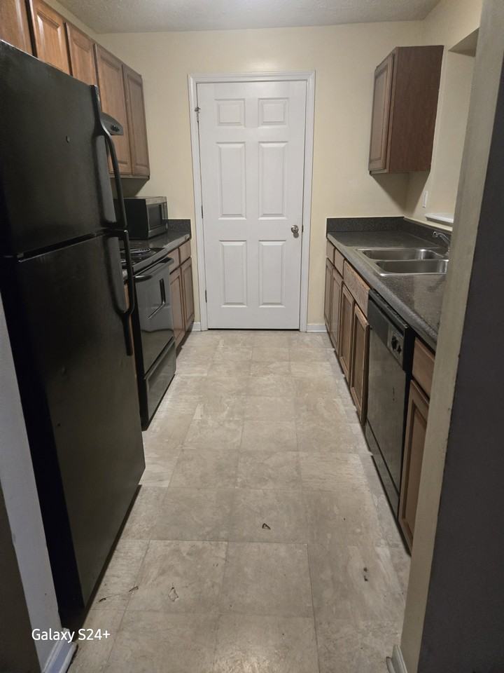 14302 Fairington Ridge Cir #NA - Photo 3 of 6