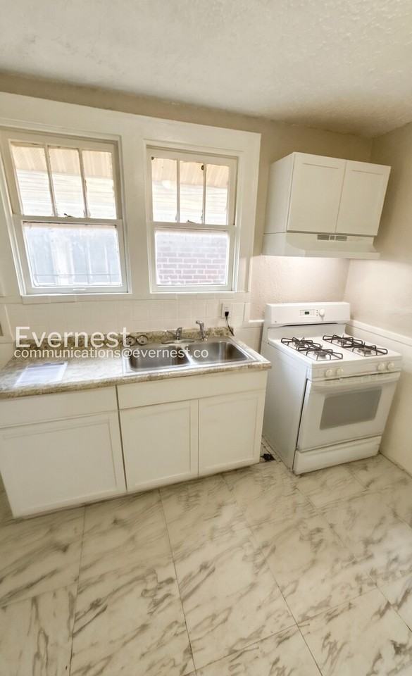 3720 Darby St - Photo 2 of 17