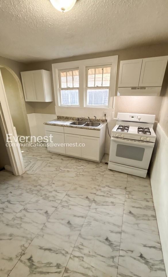 3720 Darby St - Photo 3 of 17