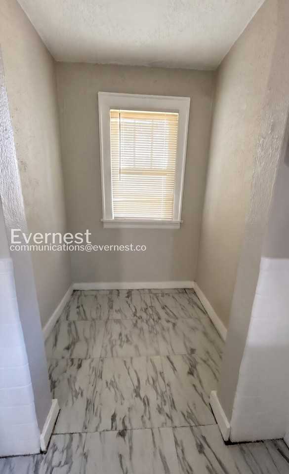 3720 Darby St - Photo 4 of 17