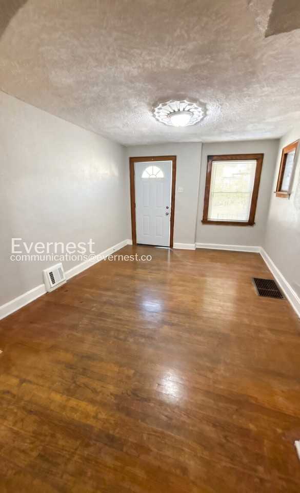 3720 Darby St - Photo 5 of 17