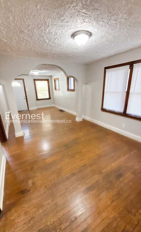 3720 Darby St - Photo 6 of 17
