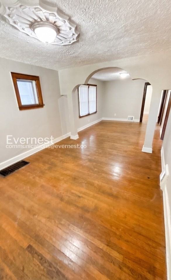 3720 Darby St - Photo 7 of 17