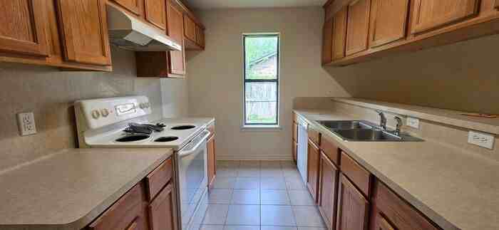 1714 Lafoy Ln - Photo 4 of 13