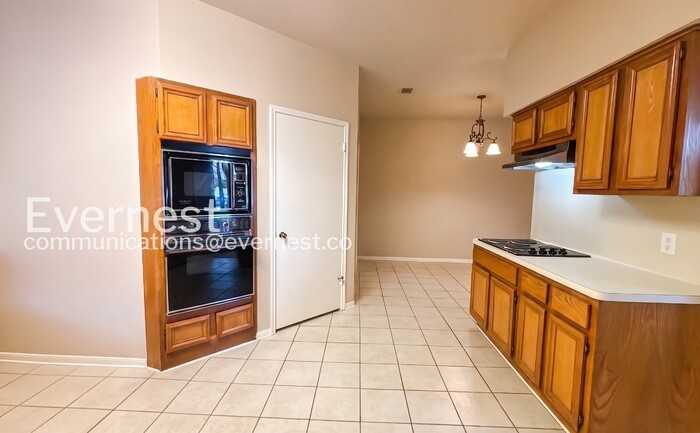 3103 Hazy Park Dr - Photo 3 of 32