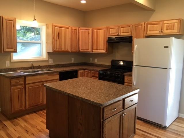 125 Pleasant St - Photo 4 of 19