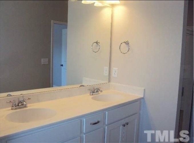 18 Wrenwood Dr - Photo 7 of 12