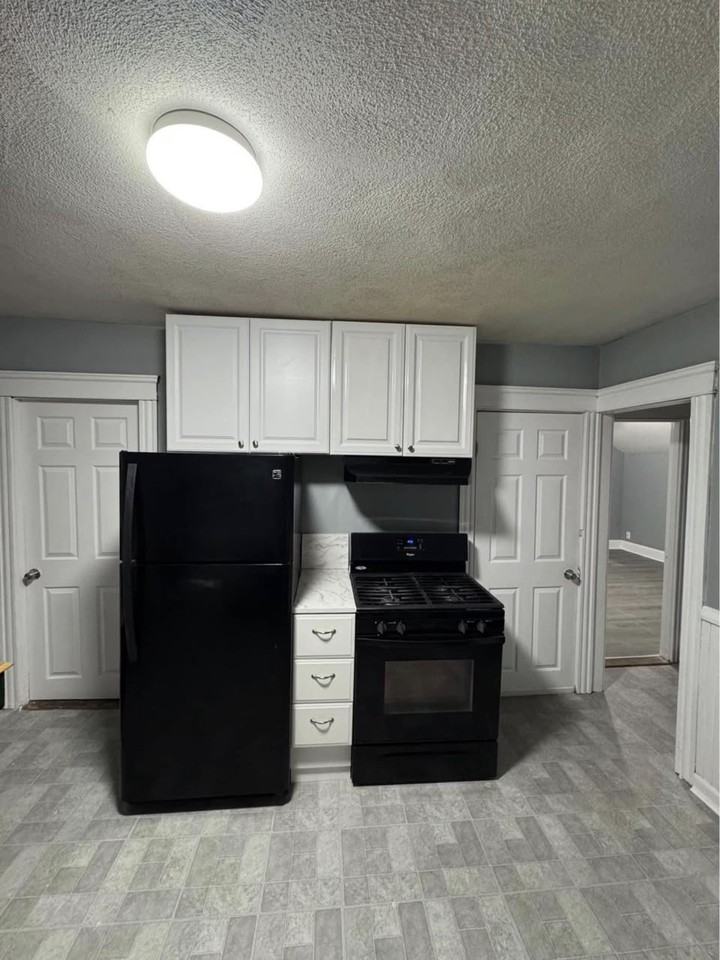 37 Mcaloon St #2 - Photo 3 of 10