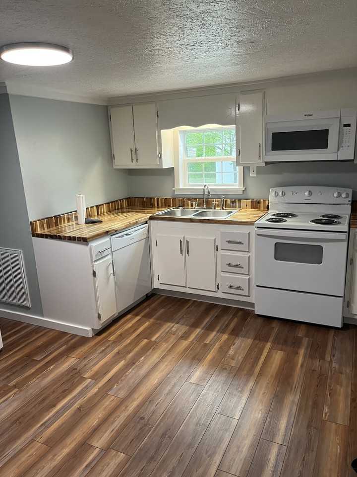 611 2nd St #NA - Photo 3 of 11