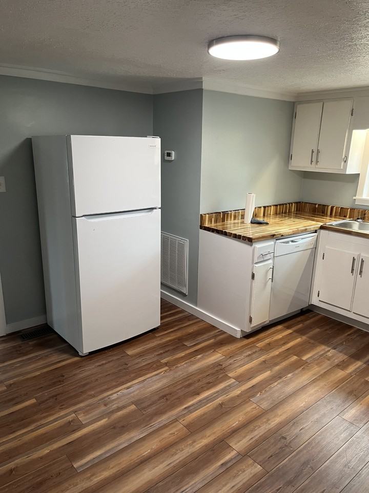 611 2nd St #NA - Photo 4 of 11