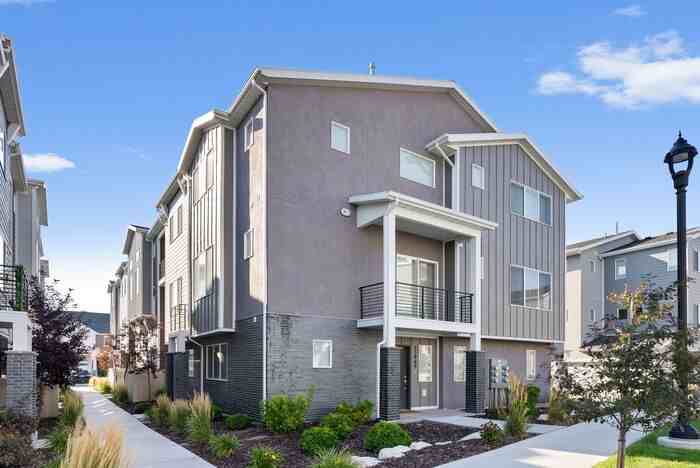 15073 S Halter Way - Photo 2 of 30