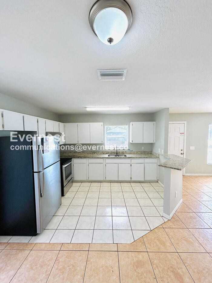 3706 N Garrison St - Photo 3 of 28