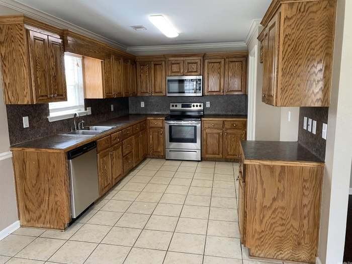 2400 Palisade Dr - Photo 4 of 13