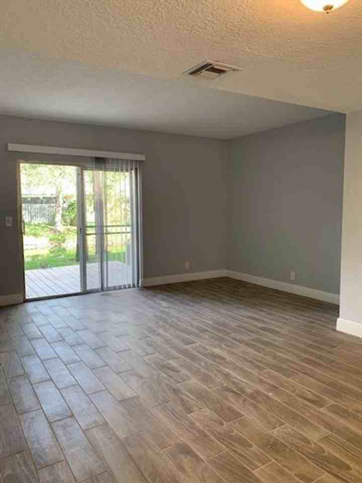 125 Sw 3rd St - Photo 3 of 16