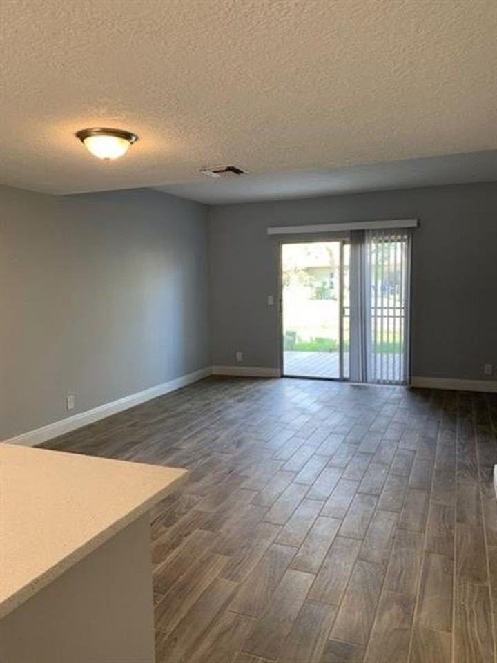 125 Sw 3rd St - Photo 4 of 16