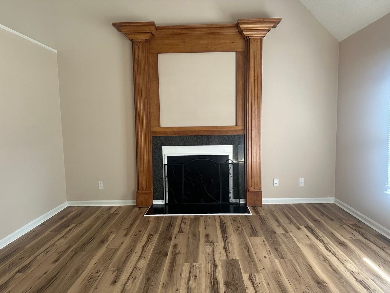 1133 Landon St - Photo 2 of 16