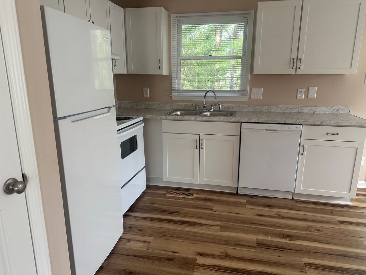 1133 Landon St - Photo 3 of 16