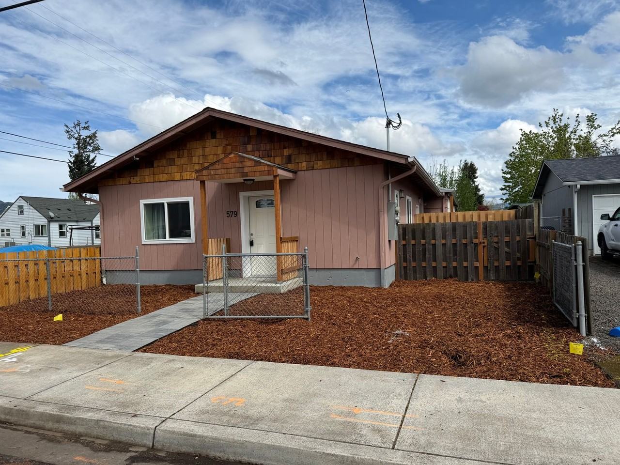 579 51st St - Photo 2 of 25