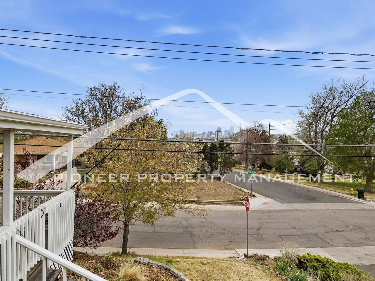 701 S Navajo St - Photo 4 of 26