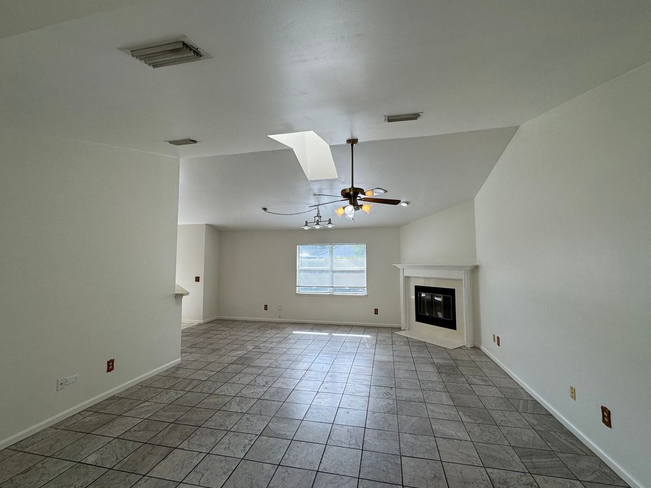 3915 Station Ct S - Photo 2 of 16