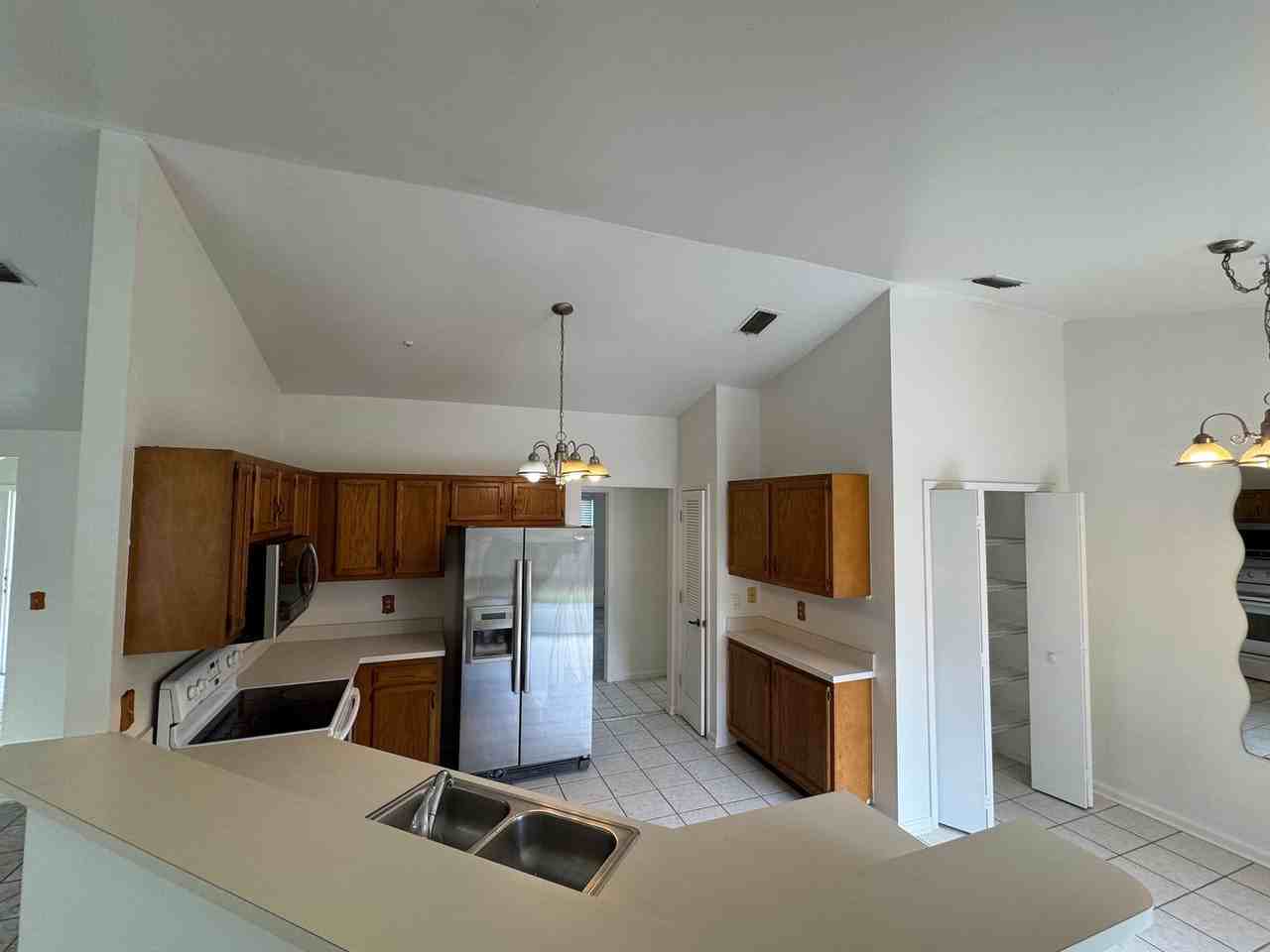 3915 Station Ct S - Photo 3 of 16