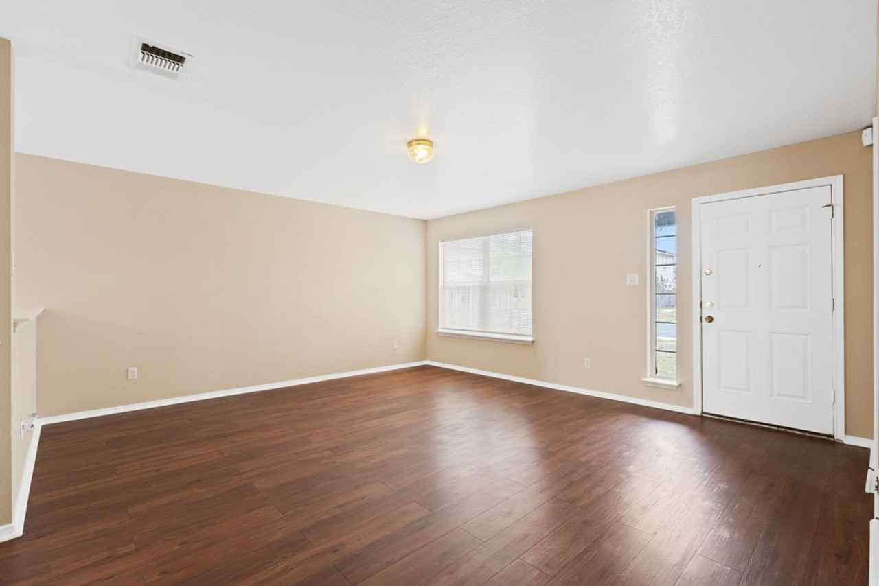 8304 Heights Vly - Photo 3 of 22