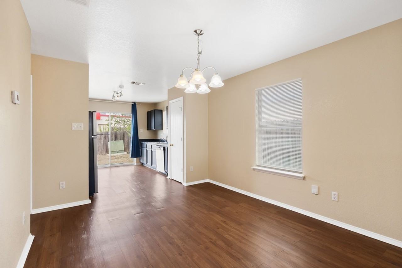 8304 Heights Vly - Photo 4 of 22