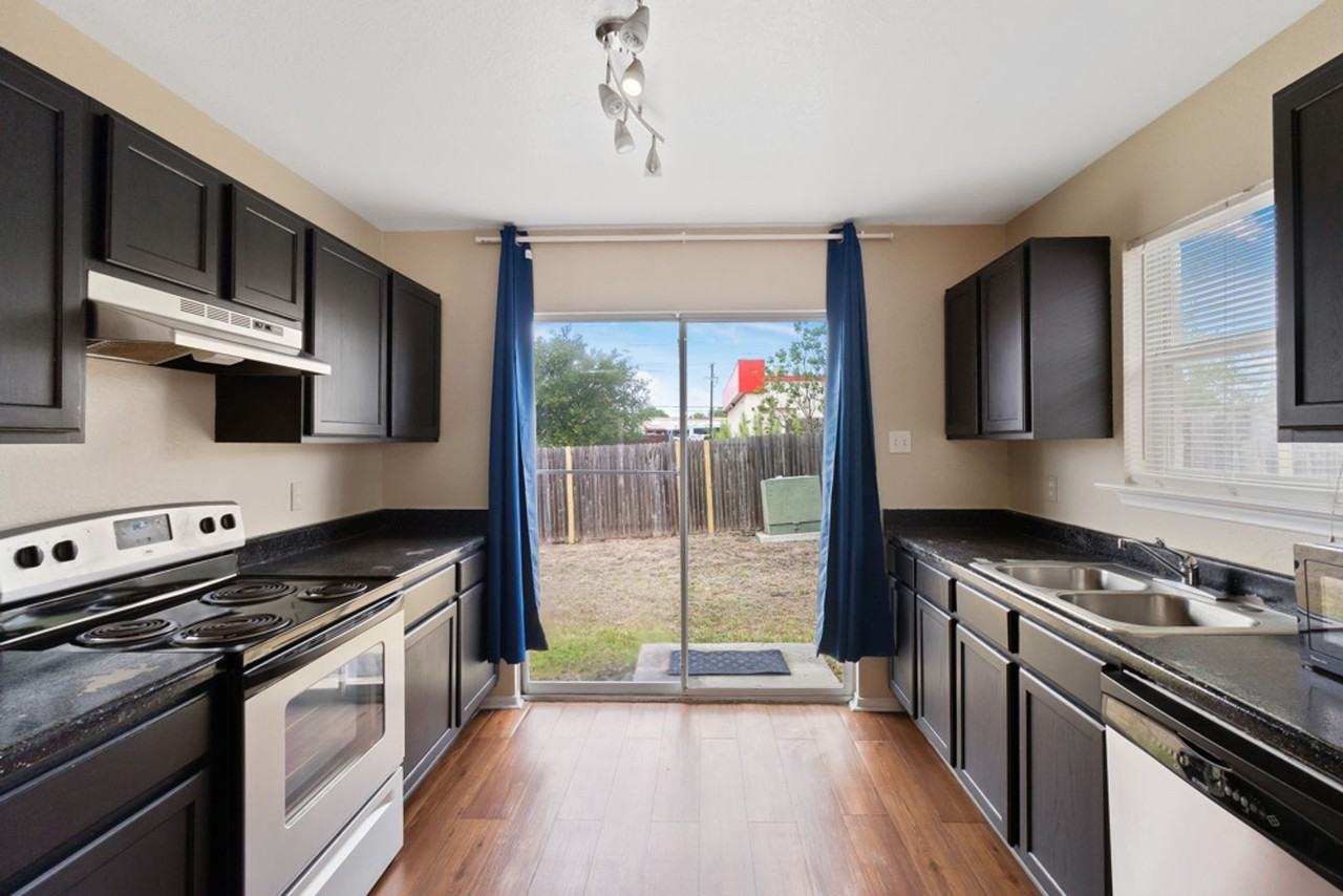 8304 Heights Vly - Photo 5 of 22