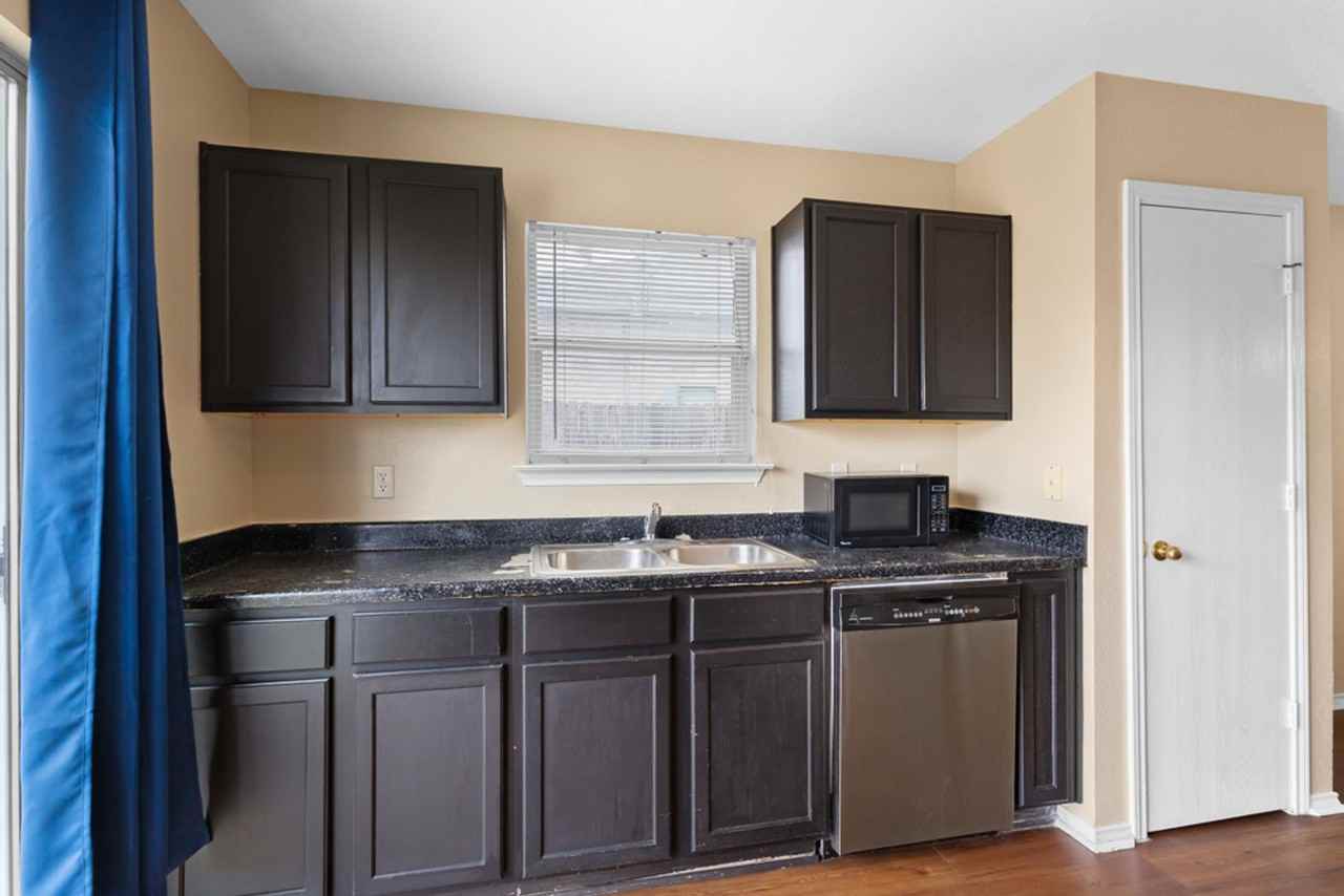 8304 Heights Vly - Photo 7 of 22