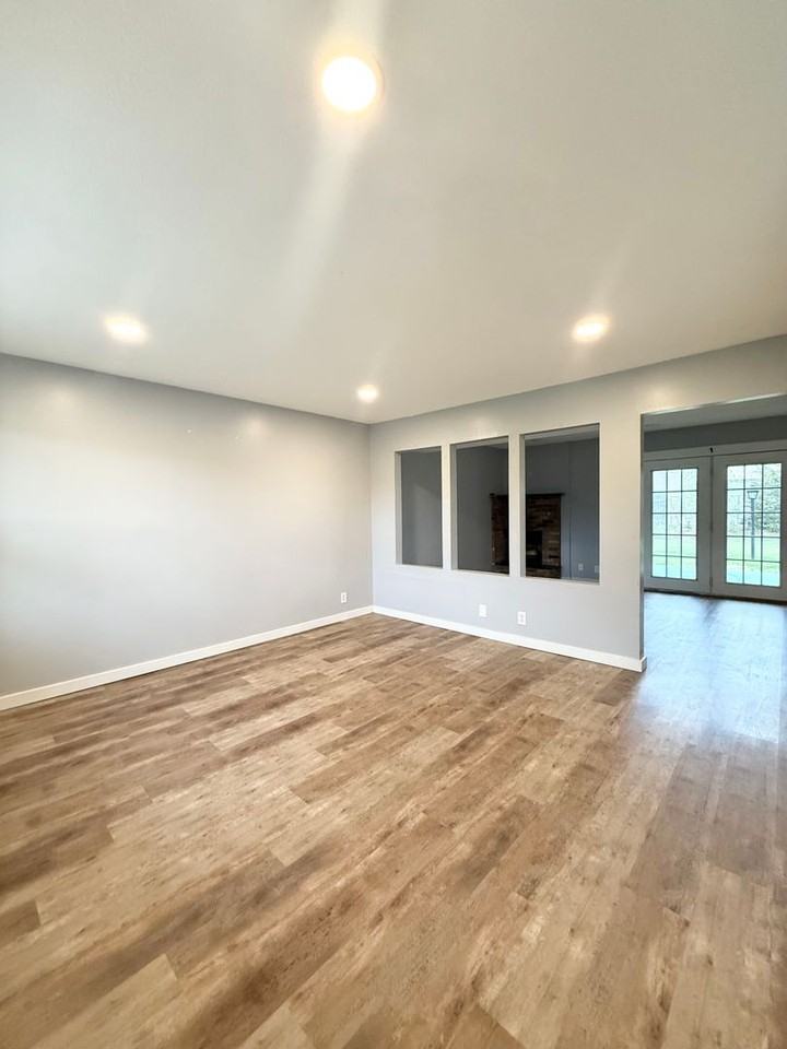 6605 N 65th St - Photo 2 of 12