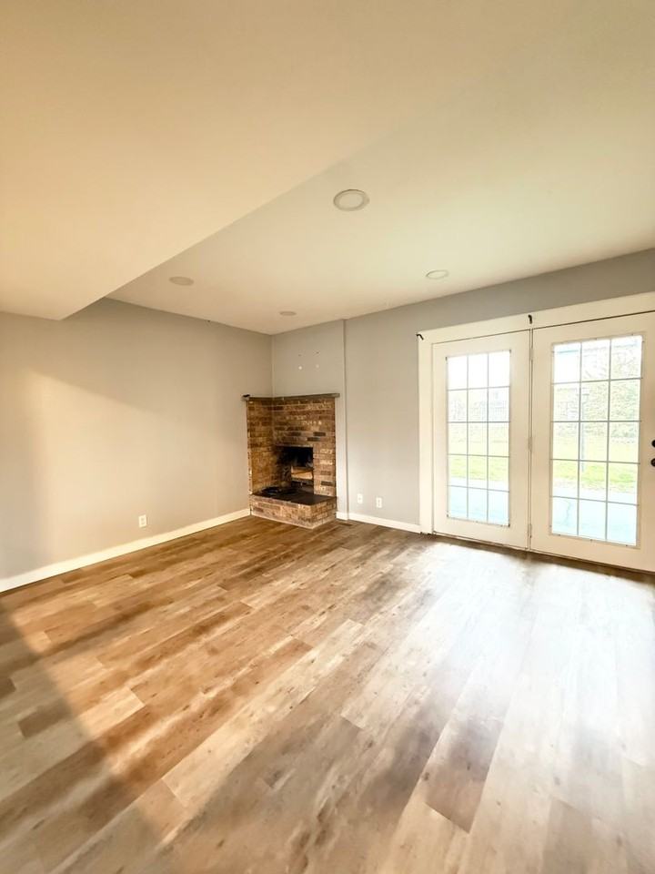 6605 N 65th St - Photo 3 of 12