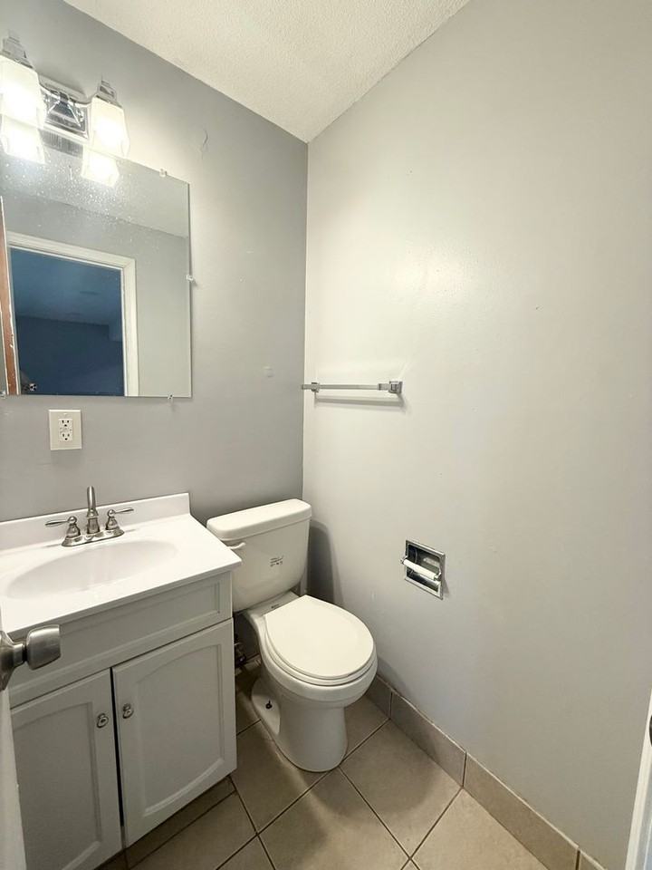 6605 N 65th St - Photo 4 of 12