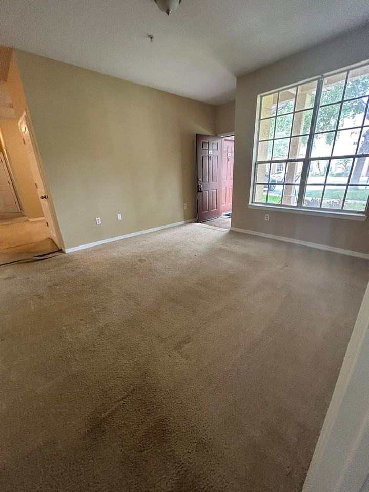 823 Grand Regency Pointe - Photo 4 of 12