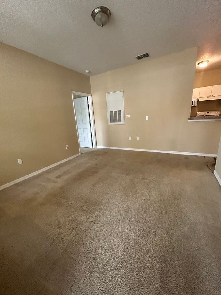 823 Grand Regency Pointe - Photo 5 of 12