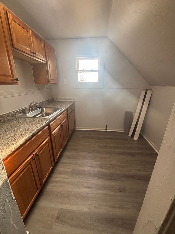 3147 W 54th St - Photo 2 of 6