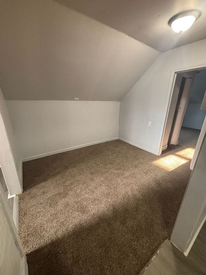 3147 W 54th St - Photo 4 of 6