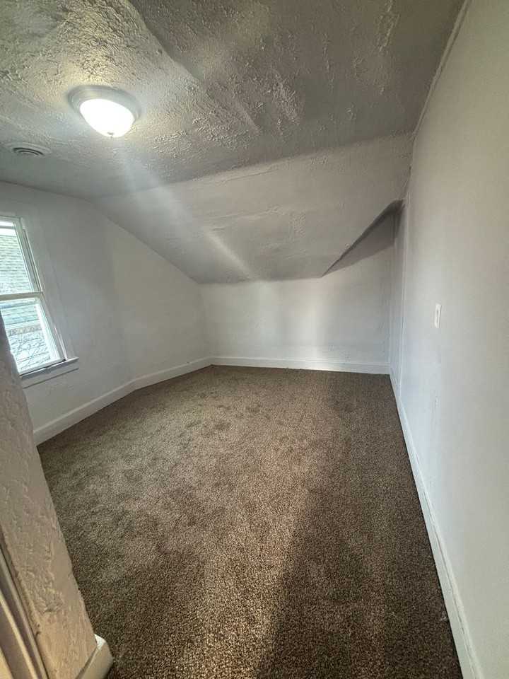 3147 W 54th St - Photo 6 of 6