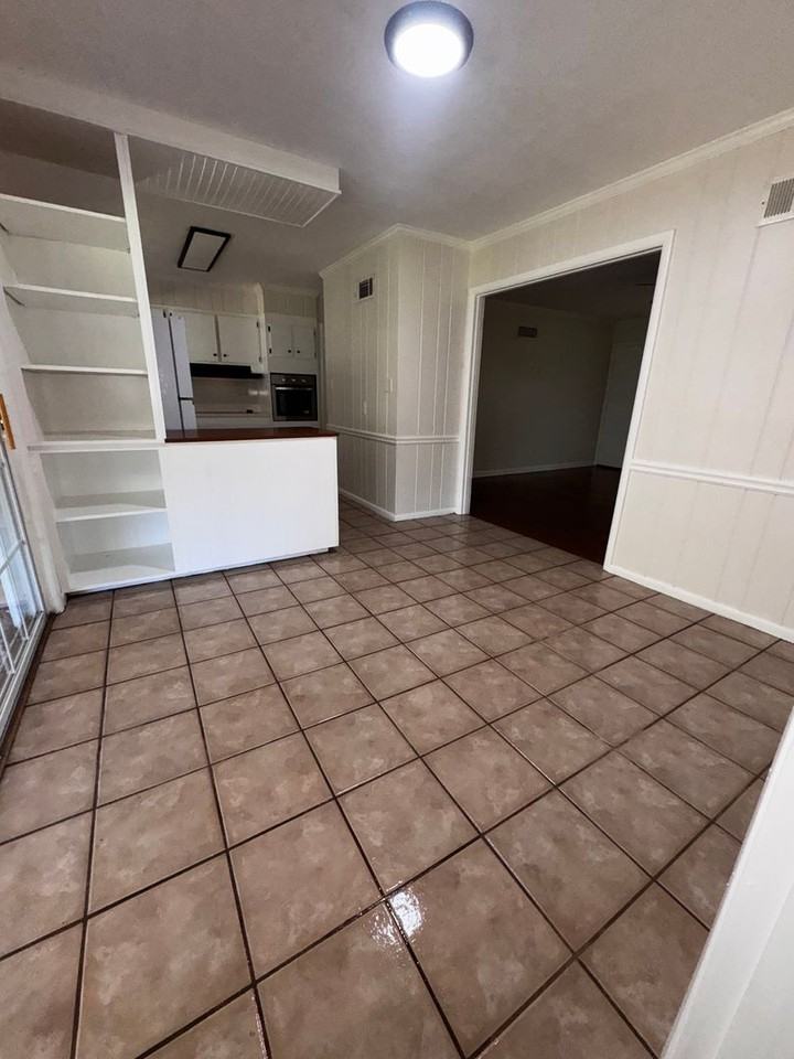 1903 Queens Rd - Photo 5 of 16