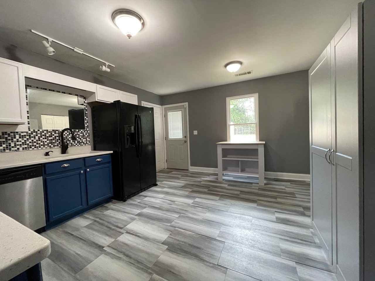 131 Pebble Creek Dr - Photo 4 of 17