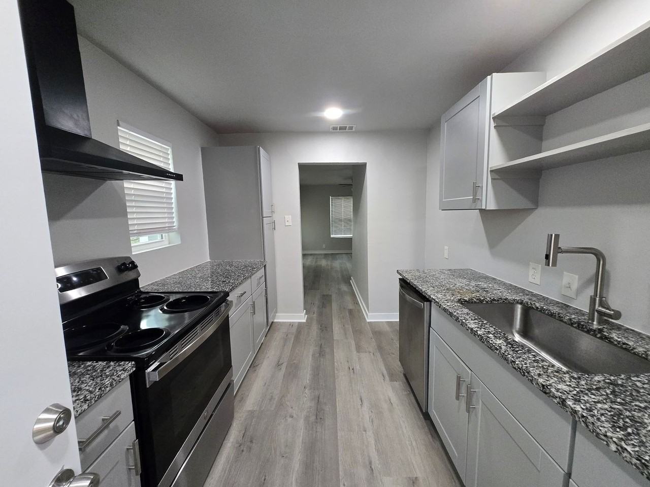 501 Parkdale Ave Apt A - Photo 2 of 16