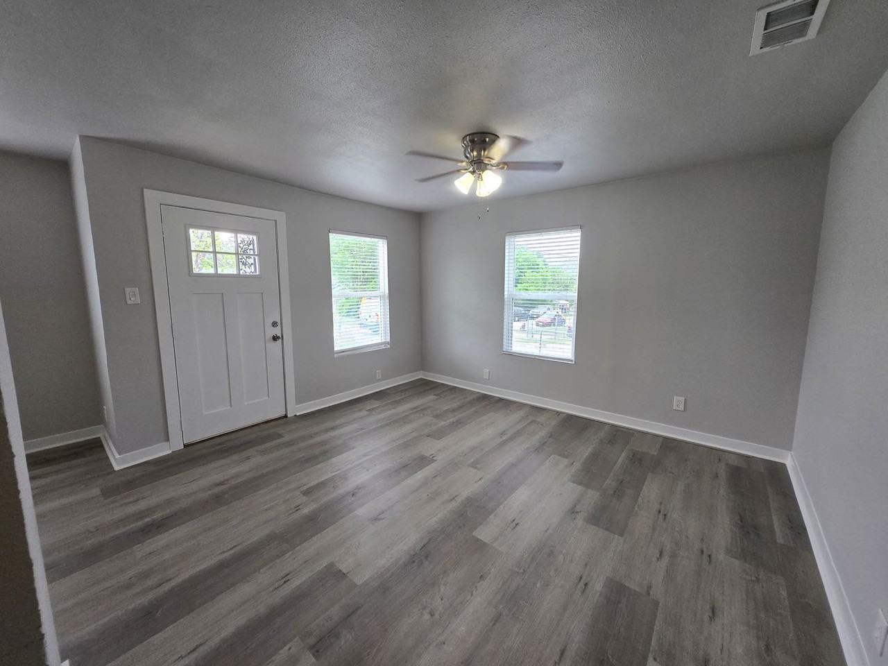 501 Parkdale Ave Apt A - Photo 6 of 16