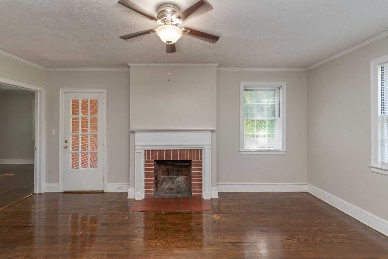 2207 Montclair St - Photo 3 of 26