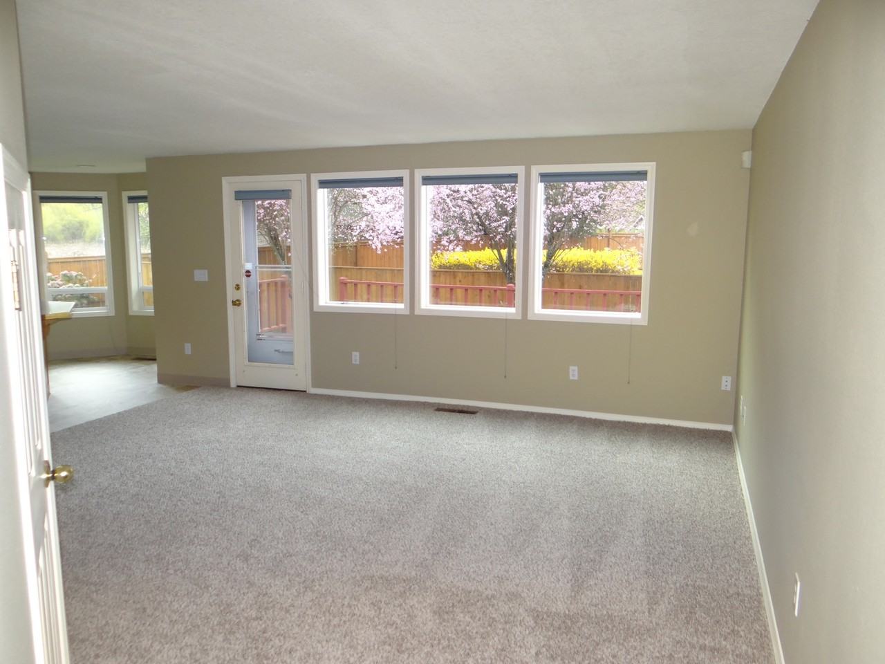 12606 Ne 37th Ct - Photo 4 of 25