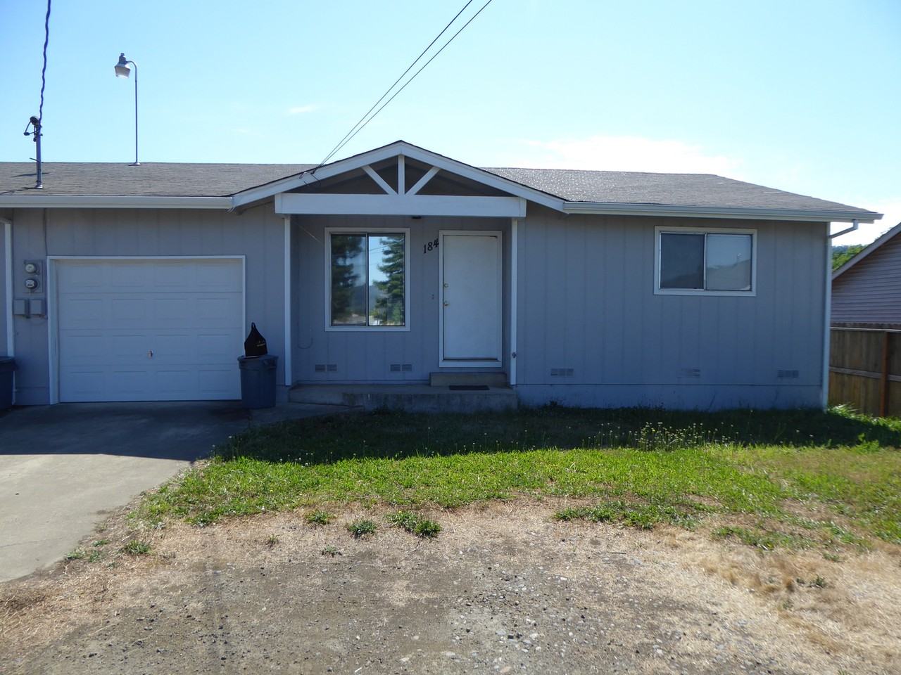 184 Se Gregory Dr - Photo 2 of 12