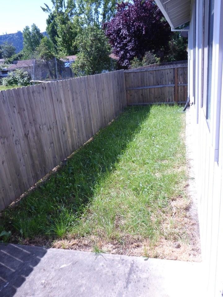 184 Se Gregory Dr - Photo 3 of 12