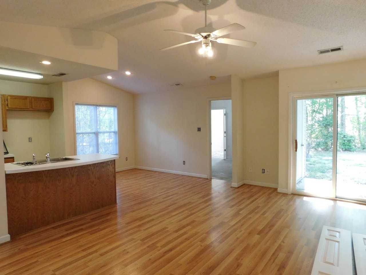 210 Tobiano Dr - Photo 4 of 19